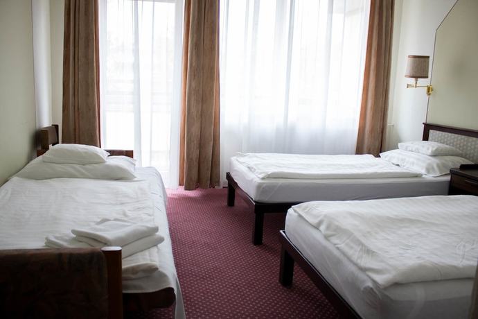 Imagen de la habitación del Hotel Komfort Plat&aacute;n. Foto 5