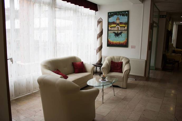 Imagen de los interiores del Hotel Komfort Plat&aacute;n. Foto 18
