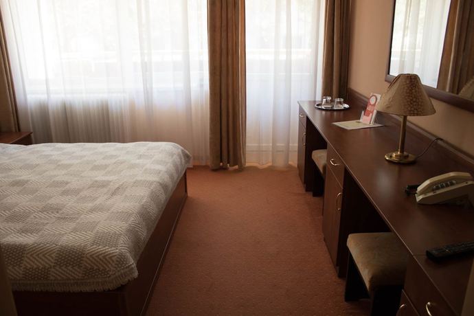 Imagen de la habitación del Hotel Komfort Plat&aacute;n. Foto 9