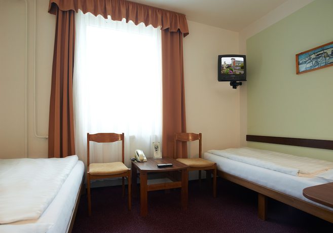 Imagen de la habitación del Hotel Komfort Plat&aacute;n. Foto 12