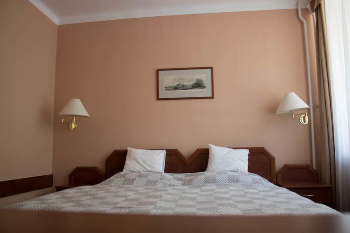 Imagen de la habitación del Hotel Komfort Plat&aacute;n. Foto 16