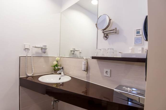 Imagen de la habitación del Hotel Komforthotel Butjadinger Tor. Foto 15