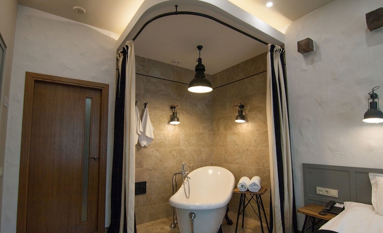 Imagen de la habitación del Hotel Komilfo. Foto 9