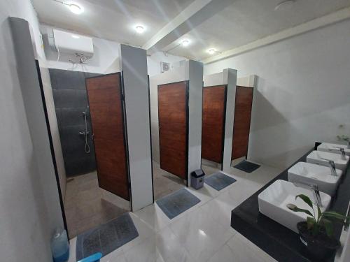 Imagen de la habitación del Hotel Komodo Indah and Hostel. Foto 17