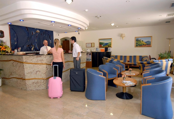 Imagen de los interiores del Hotel Komodor. Foto 9