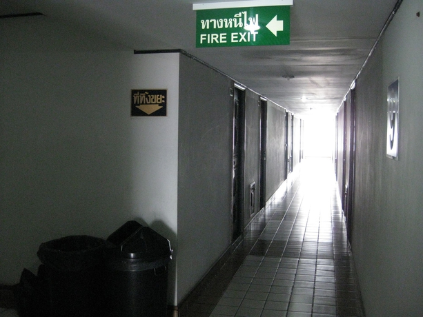 Imagen de los interiores del Hotel Komol Residence Bangkok. Foto 16