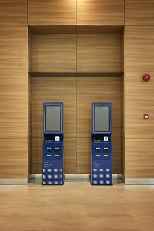 Imagen de los interiores del Hotel Komune Living and Wellness. Foto 17