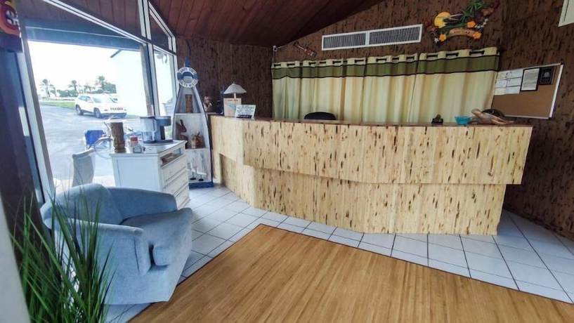 Imagen de los interiores del Hotel Kon Tiki Inn. Foto 18