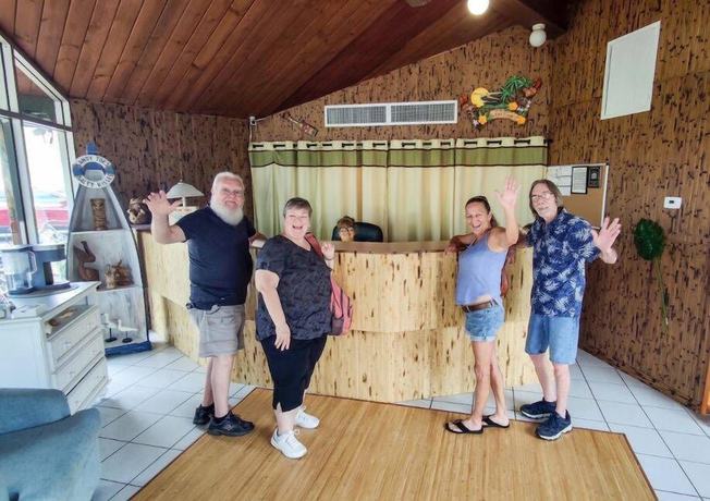 Imagen de los interiores del Hotel Kon Tiki Inn. Foto 19