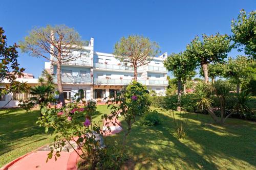 Imagen general del Hotel Kon Tiki, Marcelli. Foto 4