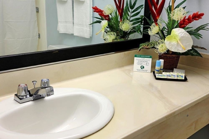 Imagen de la habitación del Hotel Kona Seaside. Foto 4