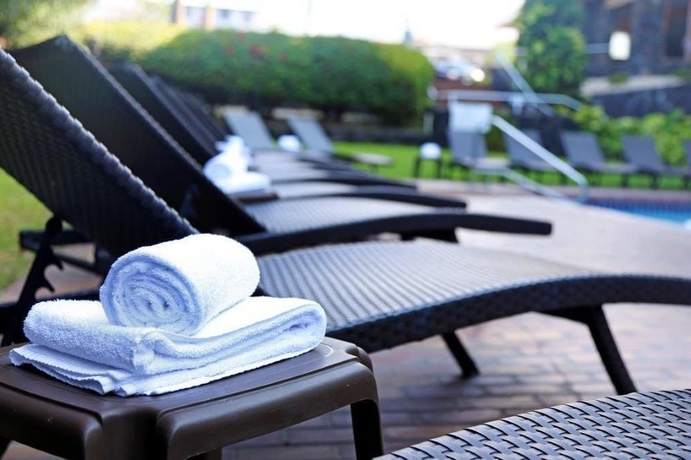 Imagen de la piscina del Hotel Kona Seaside. Foto 16