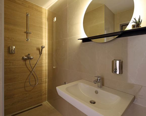 Imagen de la habitación del Hotel Koncept Residence, Sarajevo. Foto 8