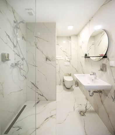 Imagen de la habitación del Hotel Koncept Residence, Sarajevo. Foto 9