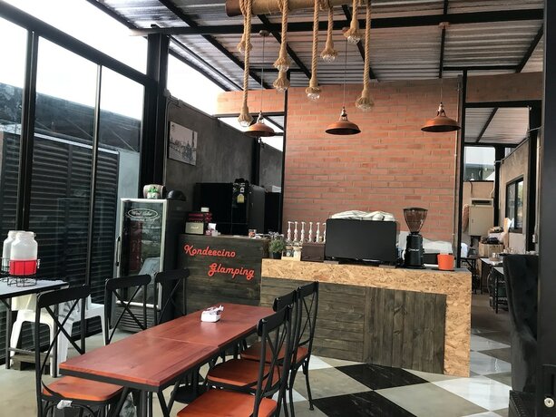 Imagen general del Hotel Kondee Cino Caf&egrave; and Glamping. Foto 12