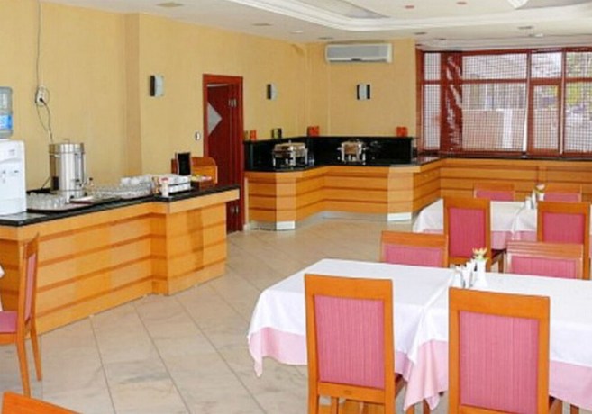 Imagen del bar/restaurante del Hotel Kondu. Foto 4