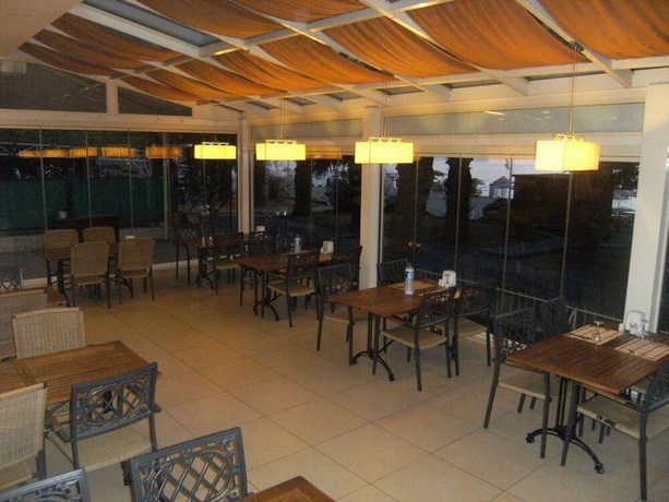 Imagen del bar/restaurante del Hotel Kondu. Foto 6