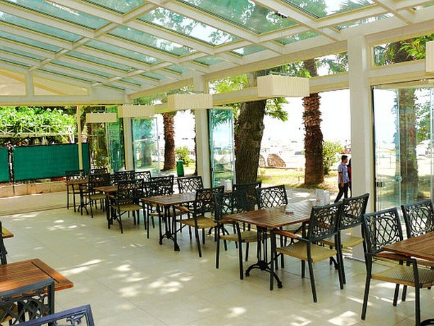 Imagen del bar/restaurante del Hotel Kondu. Foto 8