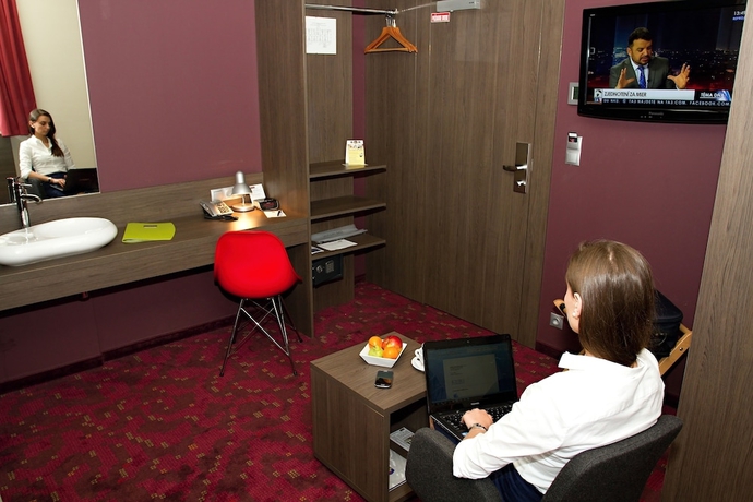 Imagen de la habitación del Hotel Kongres Roca. Foto 12