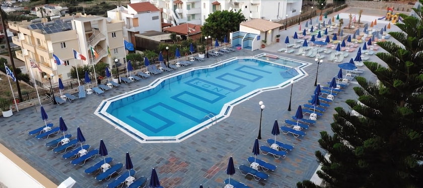 Imagen de la piscina del Hotel Koni Village. Foto 12