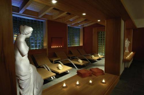 Imagen de la piscina del Hotel Konradin. Foto 8