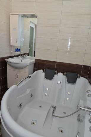 Imagen de la habitación del Hotel Konstantin. Foto 15