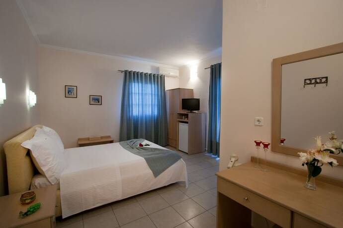 Imagen de la habitación del Hotel Konstantinos. Foto 15