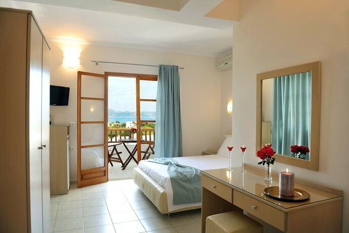 Imagen de la habitación del Hotel Konstantinos. Foto 20