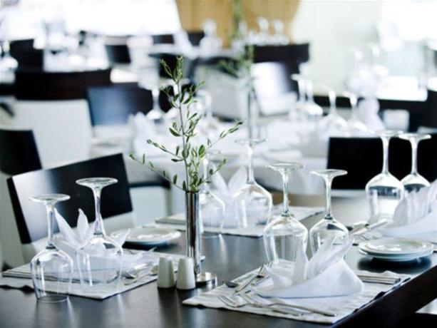 Imagen del bar/restaurante del Hotel Konstantinos Palace. Foto 5