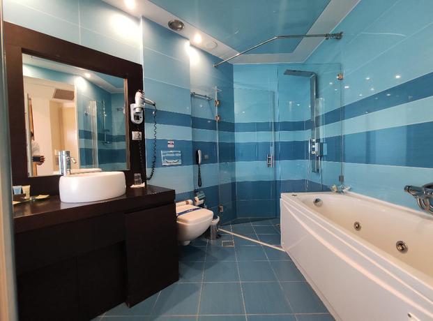 Imagen de la habitación del Hotel Konstantinos Palace. Foto 9