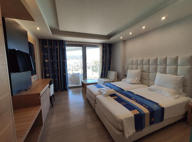 Imagen de la habitación del Hotel Konstantinos Palace. Foto 13