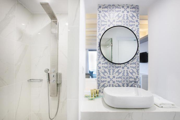 Imagen de la habitación del Hotel Konstantinos Palace. Foto 15