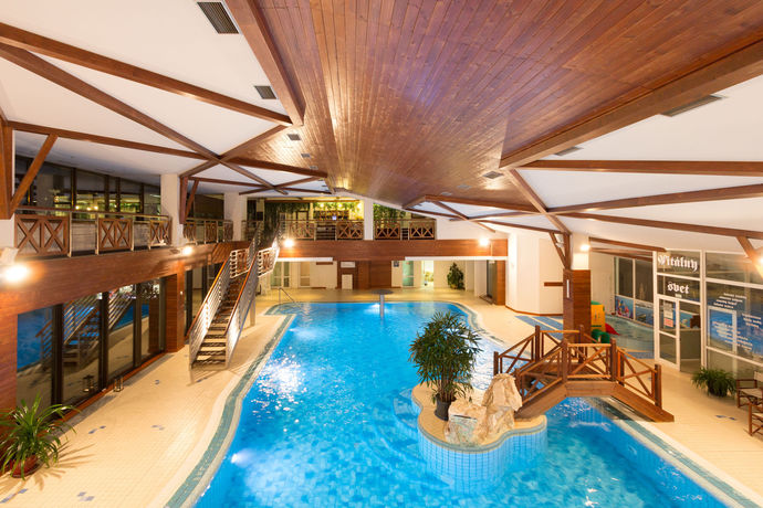 Imagen de la piscina del Hotel Kontakt Wellness. Foto 15