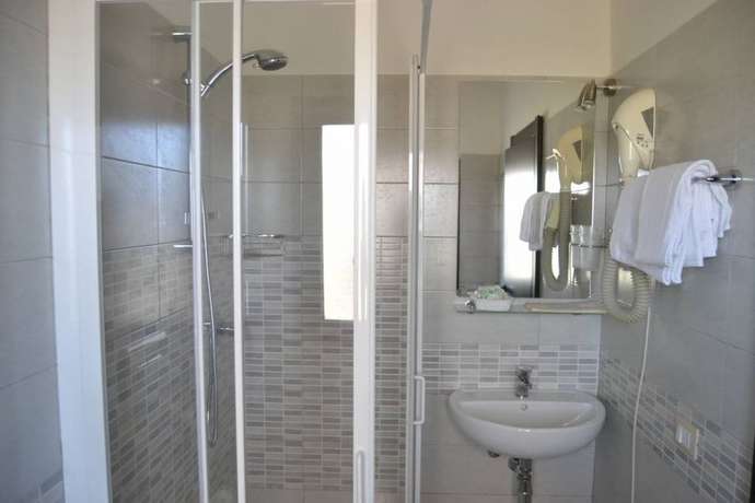 Imagen de la habitación del Hotel Kontiki, San Vincenzo. Foto 13