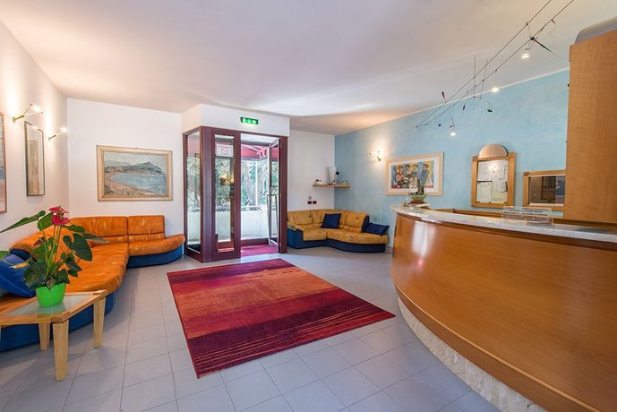 Imagen de los interiores del Hotel Kontiki, San Vincenzo. Foto 16