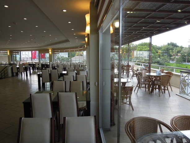 Imagen del bar/restaurante del Hotel Konya Meram Park. Foto 6