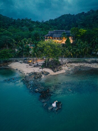 Imagen del bar/restaurante del Hotel Kooncharaburi Resort - Koh Chang. Foto 10