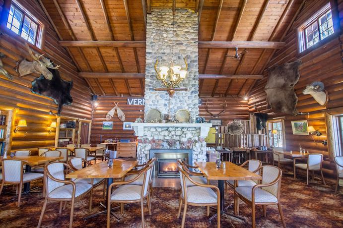 Imagen del bar/restaurante del Hotel Kootenay Park Lodge. Foto 2