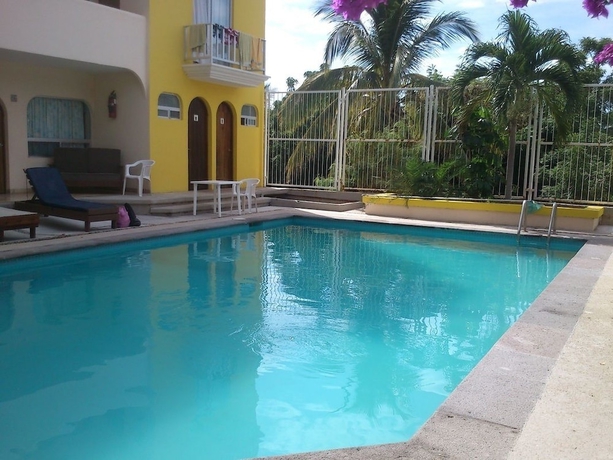 Imagen de la piscina del Hotel Kootznoowoo. Foto 19