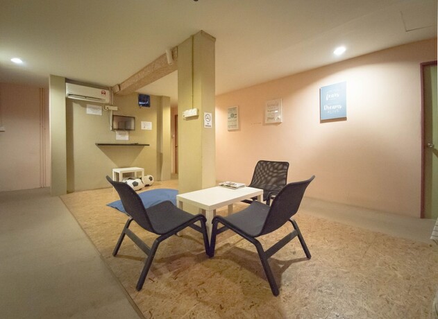 Imagen de los interiores del Hotel Koptel Budget Hotel. Foto 18