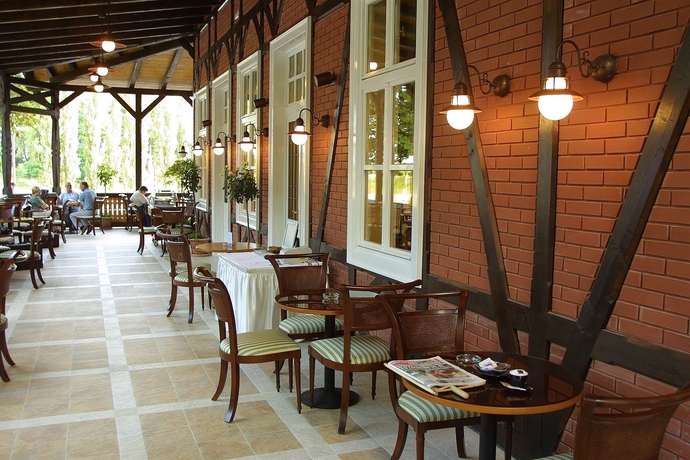 Imagen de los exteriores del Hotel Korana Srakovcic. Foto 9