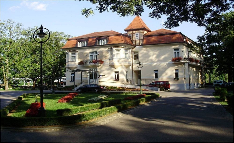 Imagen de los exteriores del Hotel Korana Srakovcic. Foto 12