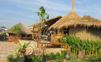Imagen de los exteriores del Hotel Korawan Garden View. Foto 8