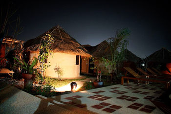 Imagen de los exteriores del Hotel Korawan Garden View. Foto 9