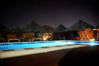 Imagen de la piscina del Hotel Korawan Garden View. Foto 14