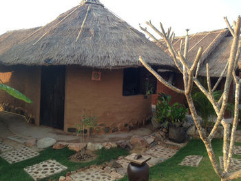 Imagen de los exteriores del Hotel Korawan Garden View. Foto 10
