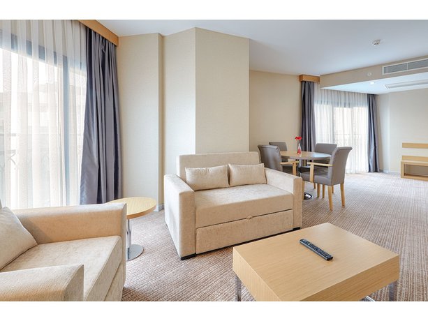 Imagen de la habitación del Hotel Kordon Cankaya. Foto 5