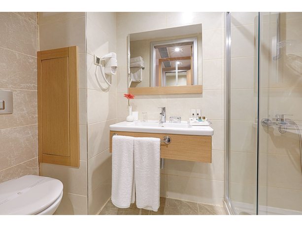 Imagen de la habitación del Hotel Kordon Cankaya. Foto 11