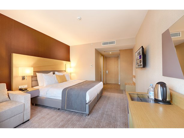 Imagen de la habitación del Hotel Kordon Cankaya. Foto 14