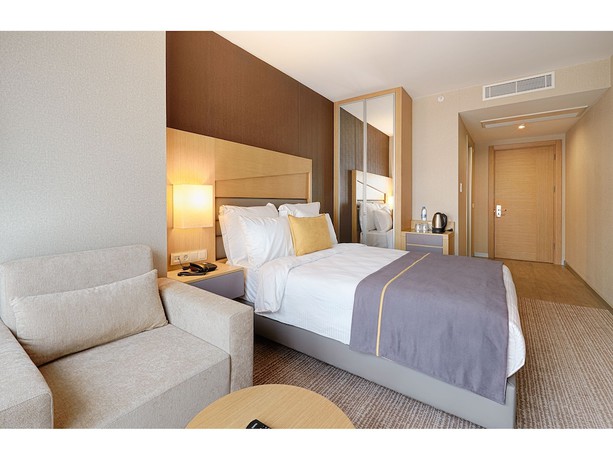 Imagen de la habitación del Hotel Kordon Cankaya. Foto 17